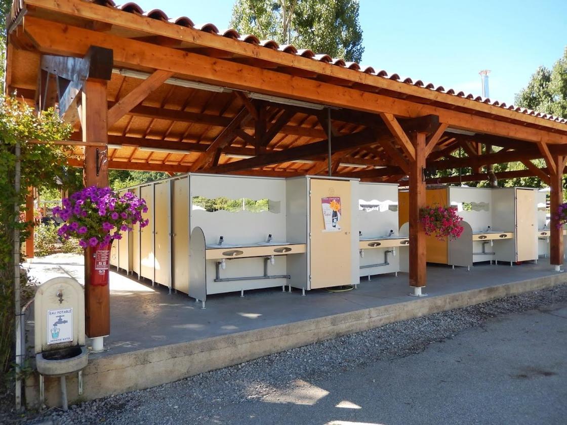 Les Chapelains Hotel Saillans  Exterior foto